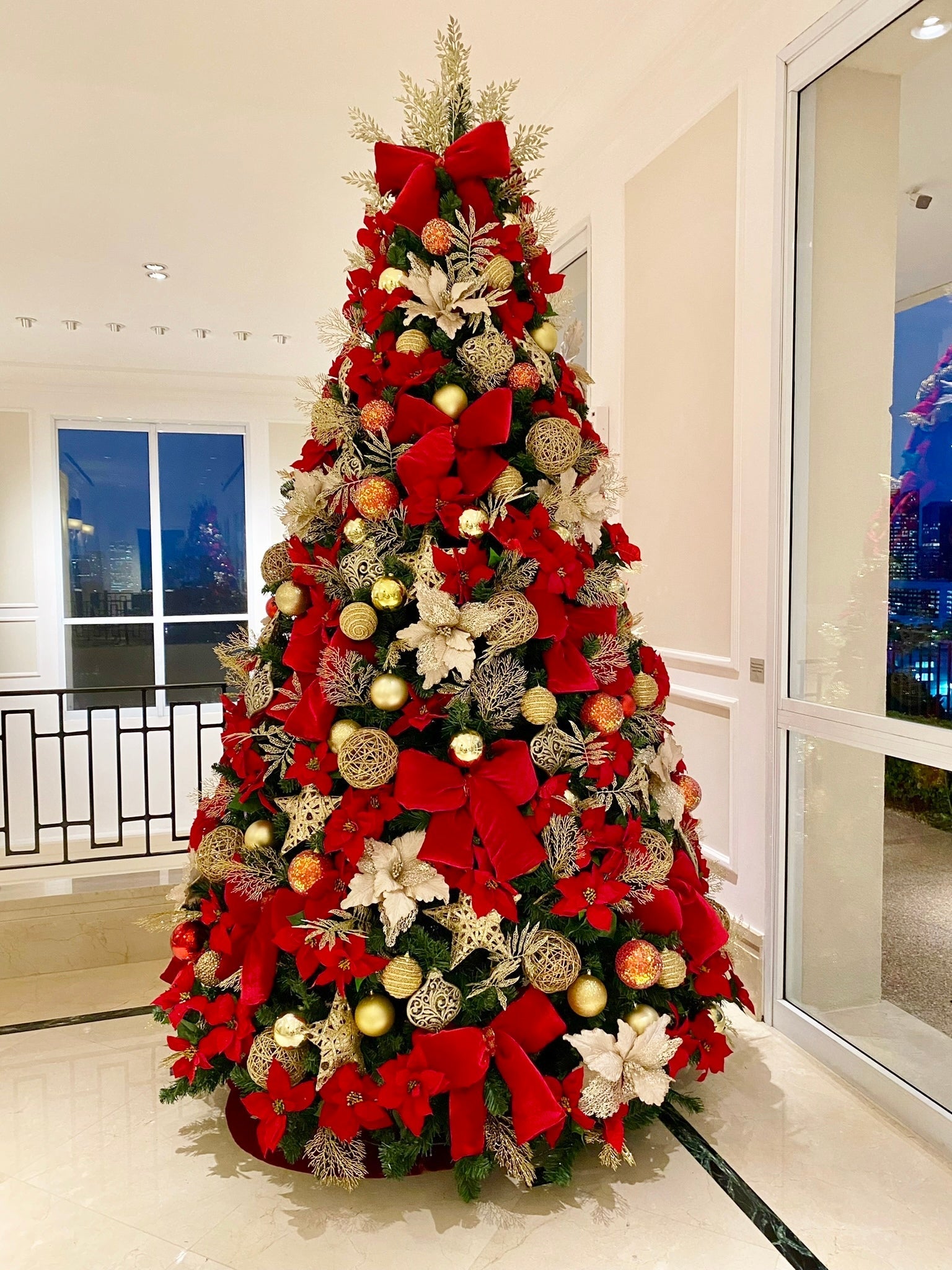 Árvore de Natal Decorada 360º Luxo Red - 2,70 Metros