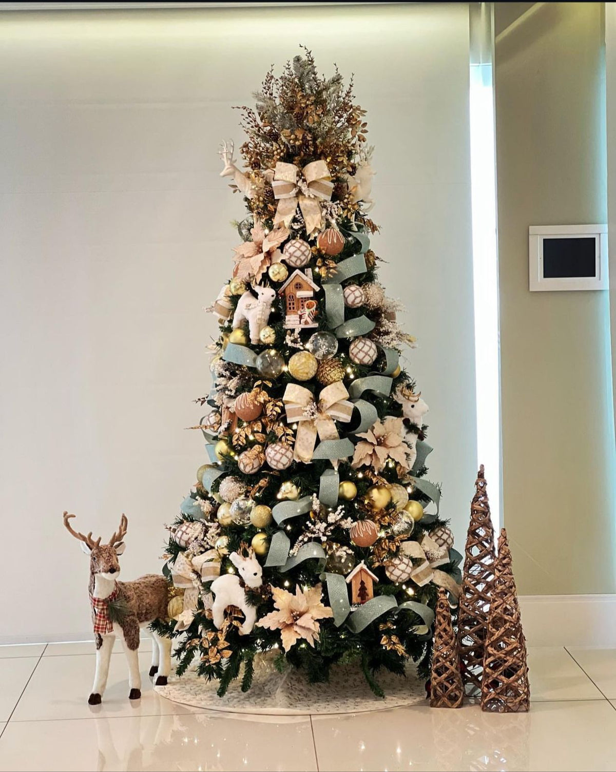 Árvore de Natal Decorada 360º Luxo Rena - 2,10 Metros