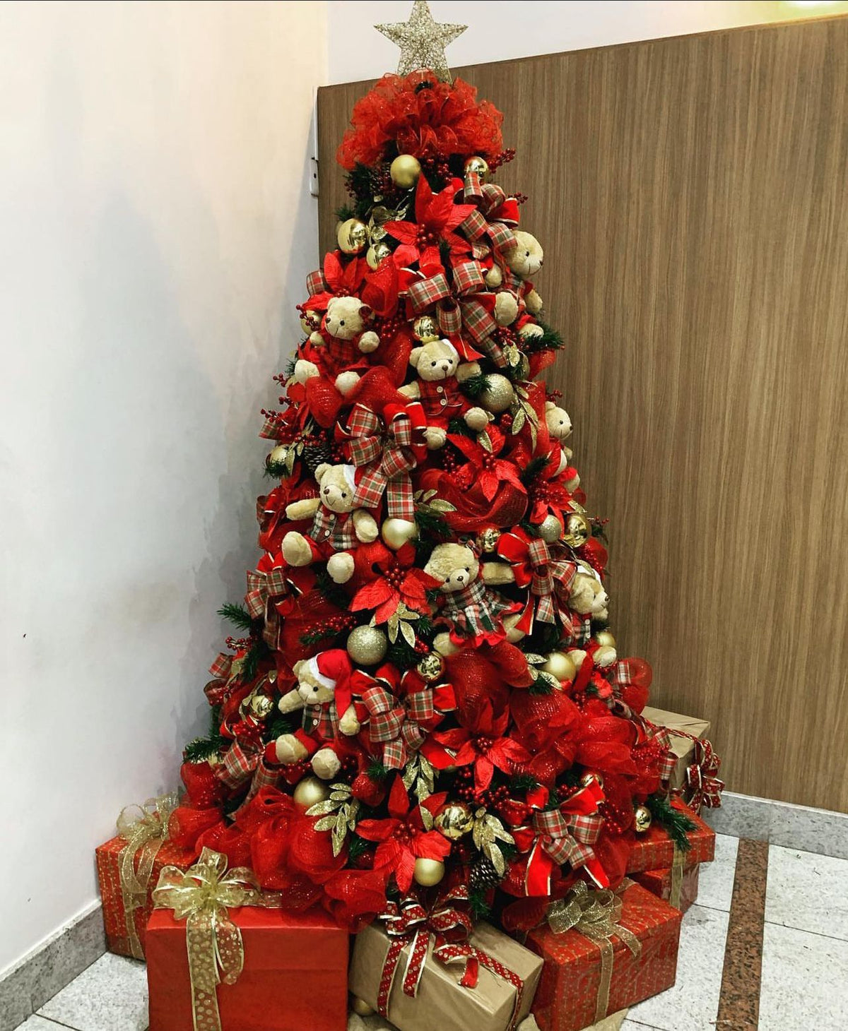 Árvore de Natal Decorada 360º Caixas Presente - 2,10 Metros